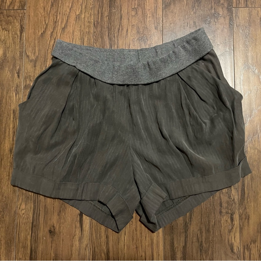 James Jeans hunter green petal shorts grey waistband rayon & tencel size 26